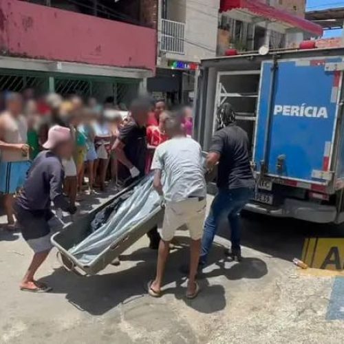 VIOLÊNCIA NA BAHIA: Três homens são encontrados mortos em área de mata em Salvador