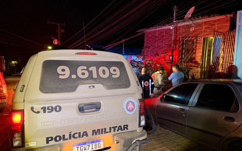 JOVEM DE 23 ANOS É EXECUTADO A TIROS DENTRO DE CASA EM UBATÃ; ESPOSA É BALEADA