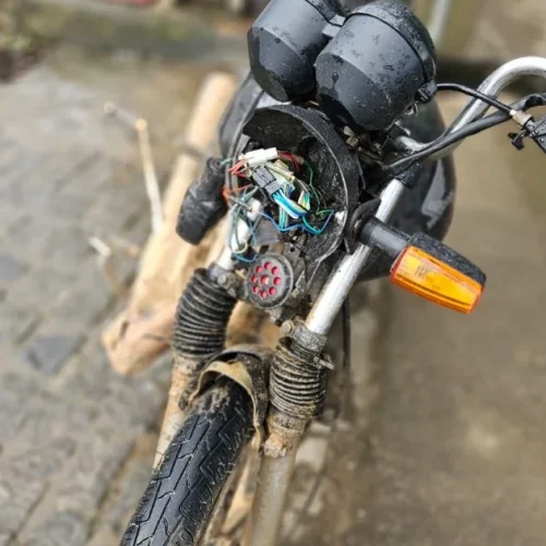 Colisão entre Fiat Pulse e motocicleta deixa duas pessoas feridas em Ubatã