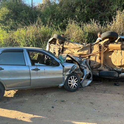 Colisão entre dois carros deixa feridos na BR-330, entre Ipiaú e Barra do Rocha
