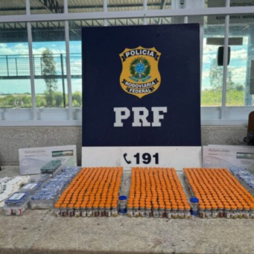 Polícia Rodoviária Federal apreende drogas e mais de 700 ampolas de remédio emagrecedor em ônibus na BR-116