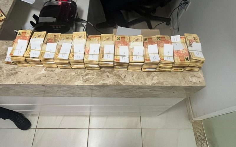 Mais de R$ 1,3 milhão em dinheiro é apreendido durante abordagem na BA-026, no sudoeste da Bahia