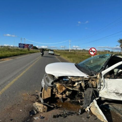 Caminhão e picape colidem em trecho da Rodovia BR-420, em Jaguaquara; usuários continuam a reclamar de declives na pista